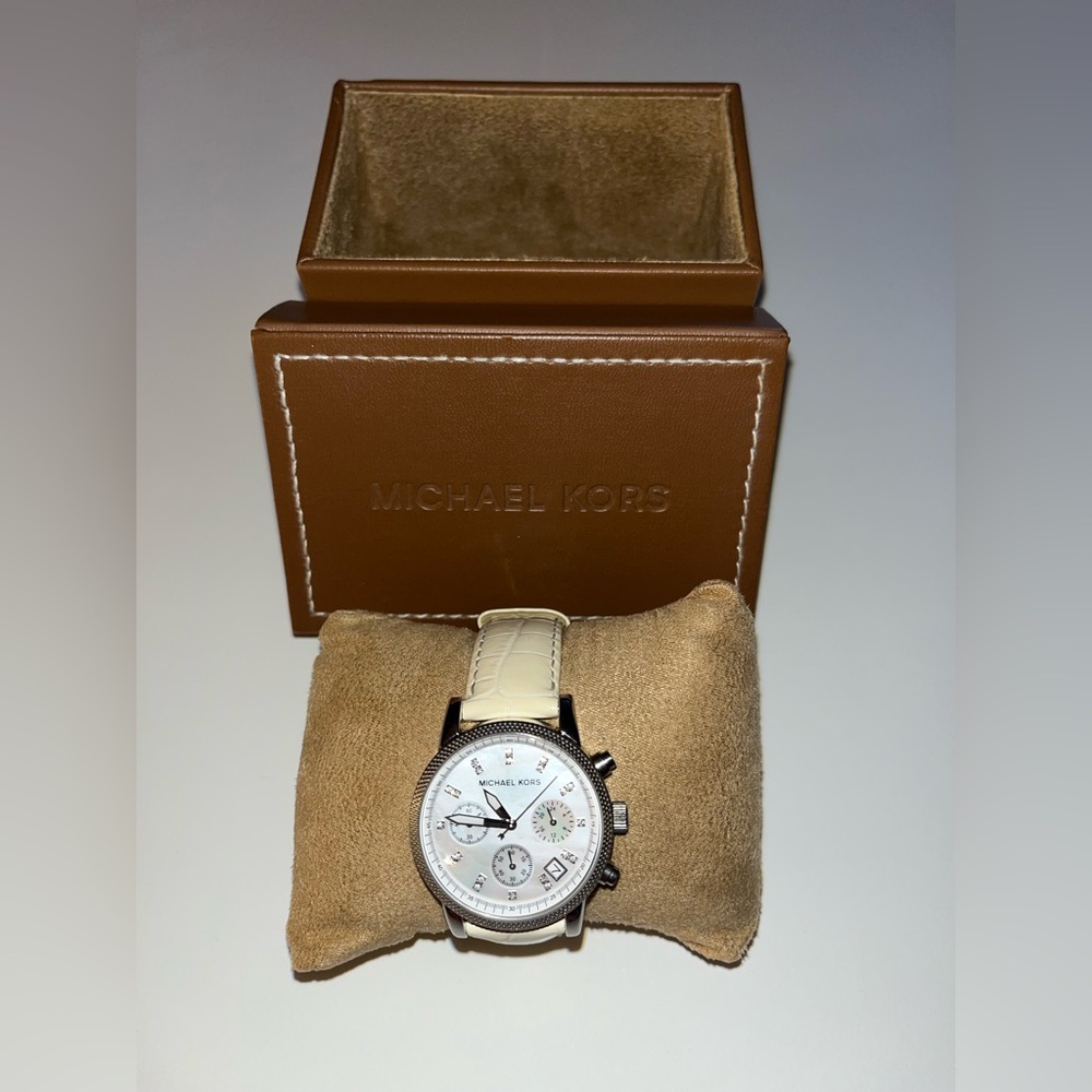 Michael Kors
Chronograph Women’s Watch - Picture 2 of 9
